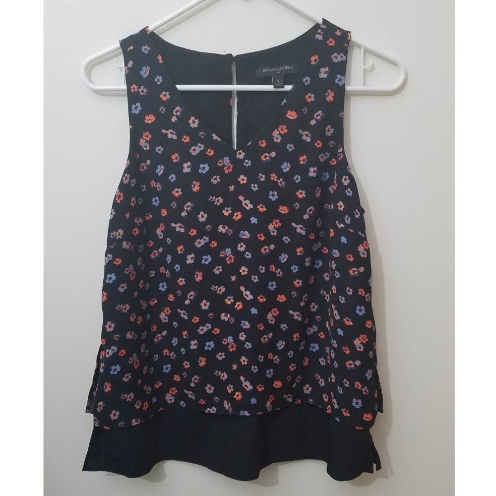 Banana Republic - Sleeveless Top S